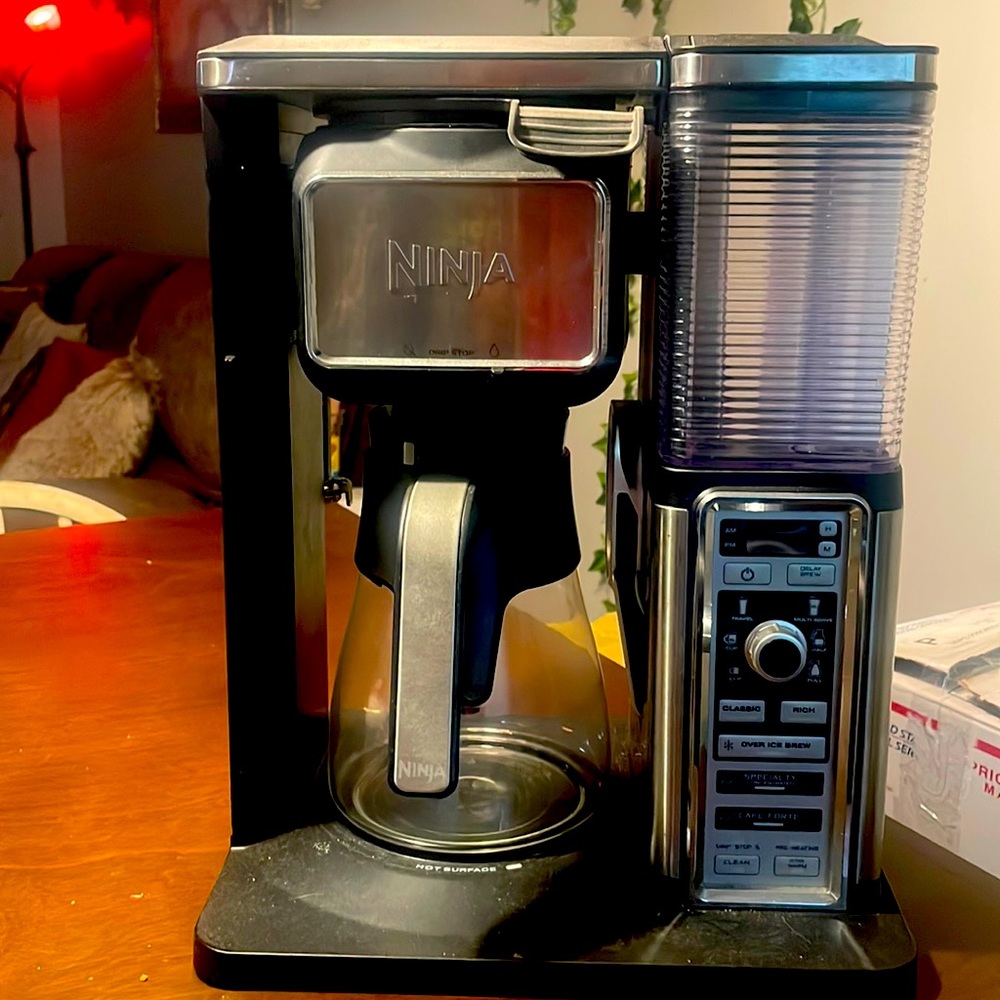 Ninja Hot & Ice Coffee Maker